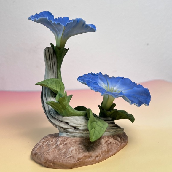 Boehm Vintage Blue Petunia Porcelain Figurine Signed by Helen Boehm 6” As Is - Picture 10 of 11